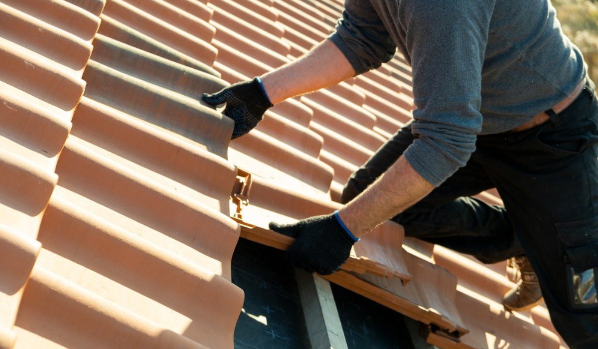 ceramic-roof-tile-shutterstock_2061320846-1200x700-compressed